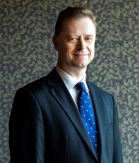 Tobias Gondrom Summit chair 2023